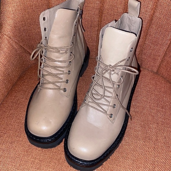 BLACK SUEDE STUDIO DREA FENDI LEATHER BOOTS - Picture 8 of 9